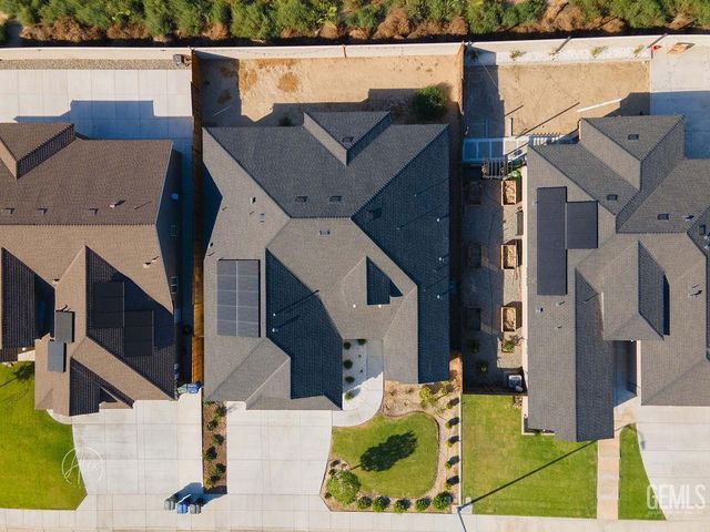 7404 Emerald Green Avenue, Bakersfield, CA 93313