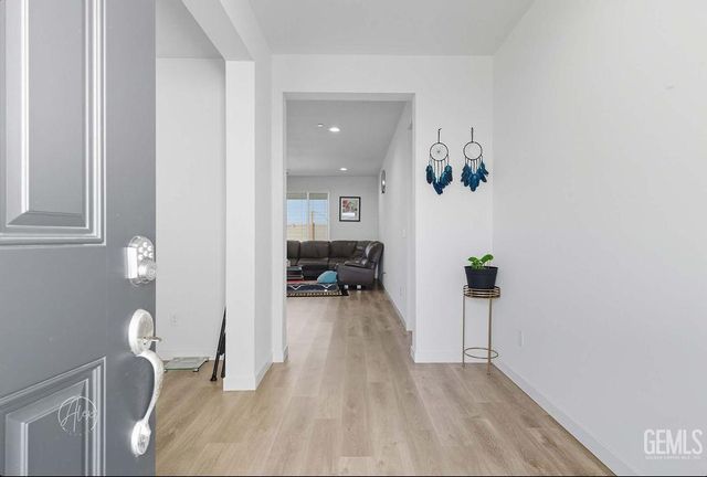 7404 Emerald Green Avenue, Bakersfield, CA 93313