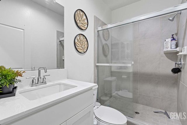 7404 Emerald Green Avenue, Bakersfield, CA 93313