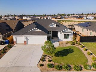 7404 Emerald Green Avenue, Bakersfield, CA 93313