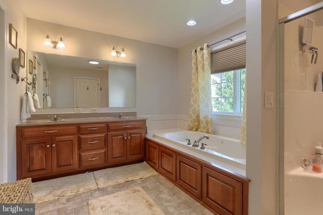 400 CLAYS XING L-0022, Lebanon, PA 17042