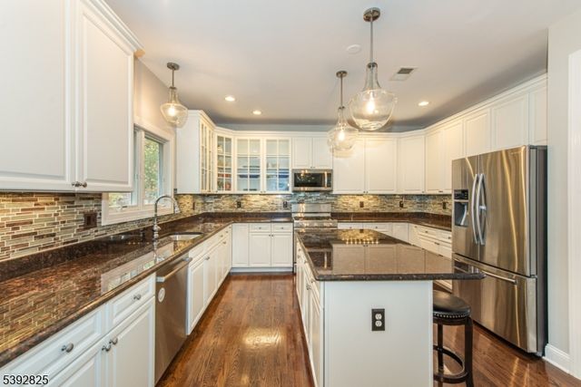 15 Salmon Ct, Mount Olive Twp., NJ 07828