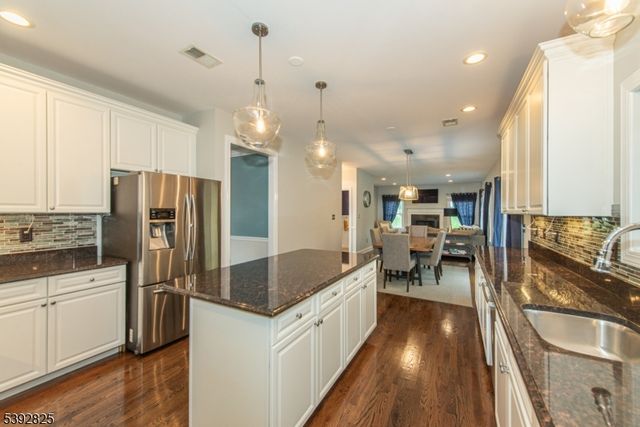 15 Salmon Ct, Mount Olive Twp., NJ 07828