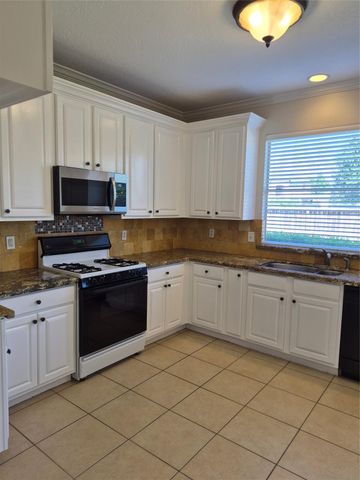 2330 Lord Nelson Drive, Seabrook, TX 77586