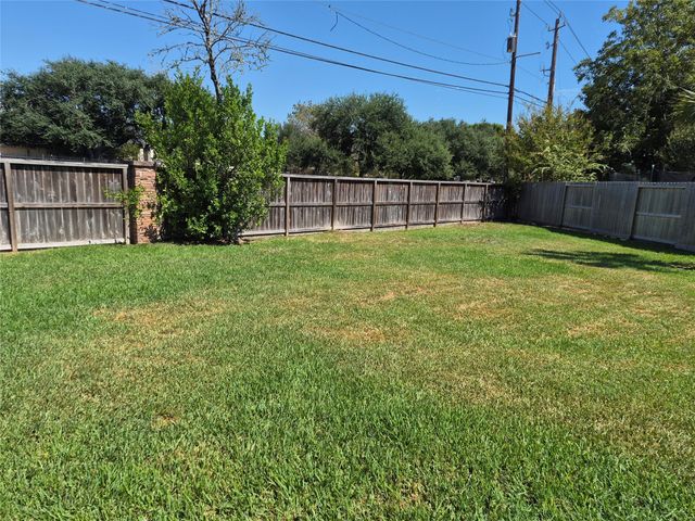 2330 Lord Nelson Drive, Seabrook, TX 77586