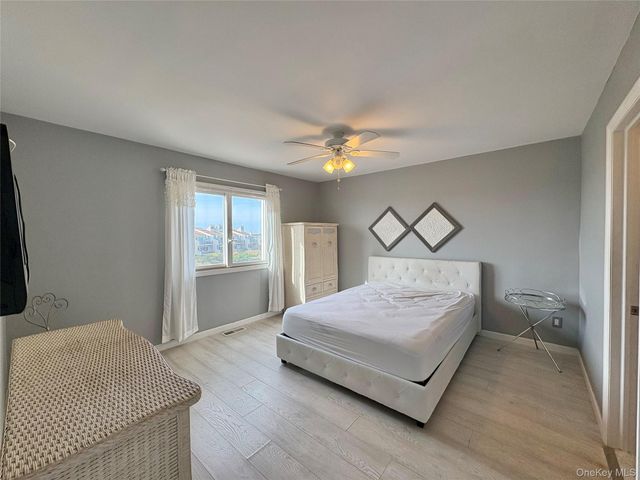 7 Waters Edge 7, Shirley, NY 11967