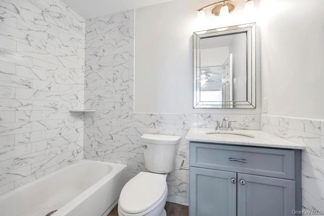 7 Waters Edge 7, Shirley, NY 11967