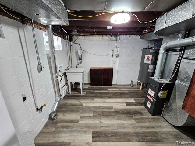 27519 Gilbert Drive, Warren, MI 48093