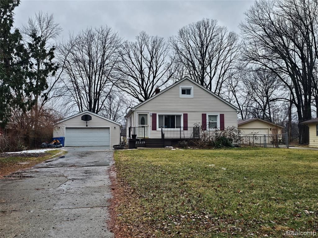 27519 Gilbert Drive, Warren, MI 48093