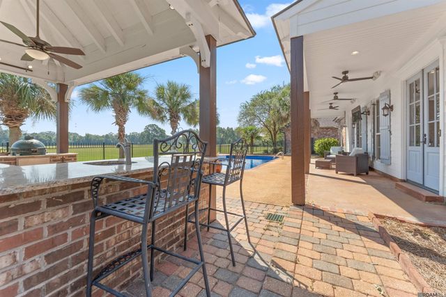 2842 Muirfield Dr, Zachary, LA 70791