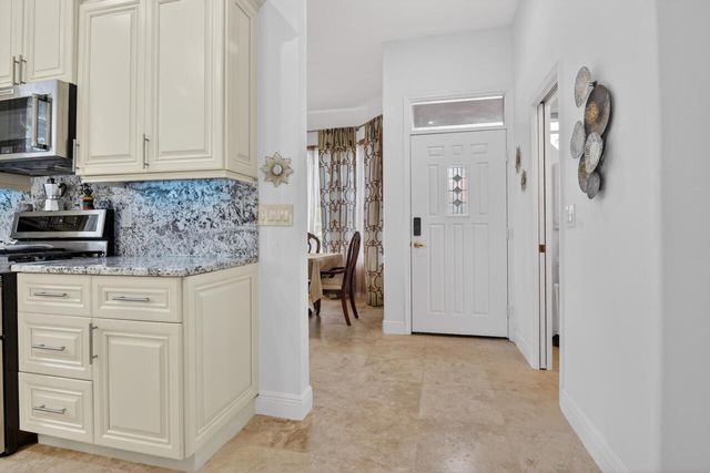32 Monterey Pointe Drive, Palm Beach Gardens, FL 33418