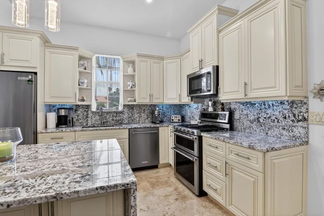 32 Monterey Pointe Drive, Palm Beach Gardens, FL 33418