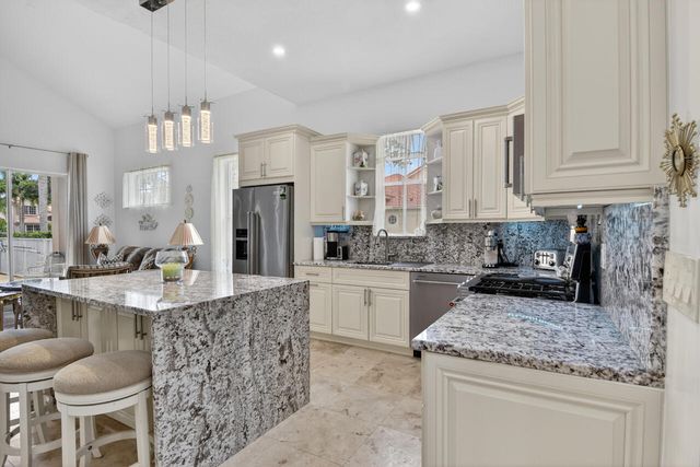 32 Monterey Pointe Drive, Palm Beach Gardens, FL 33418