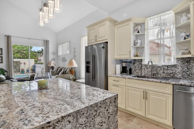 32 Monterey Pointe Drive, Palm Beach Gardens, FL 33418