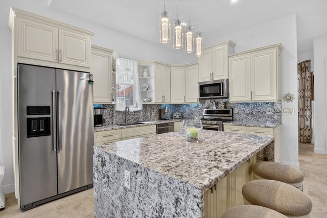 32 Monterey Pointe Drive, Palm Beach Gardens, FL 33418