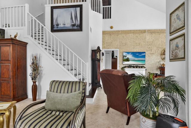 32 Monterey Pointe Drive, Palm Beach Gardens, FL 33418