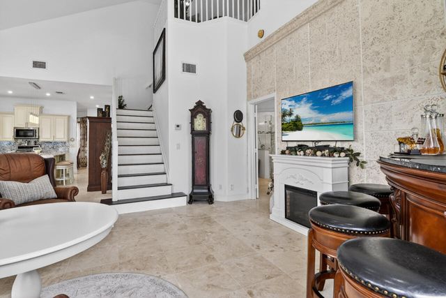 32 Monterey Pointe Drive, Palm Beach Gardens, FL 33418