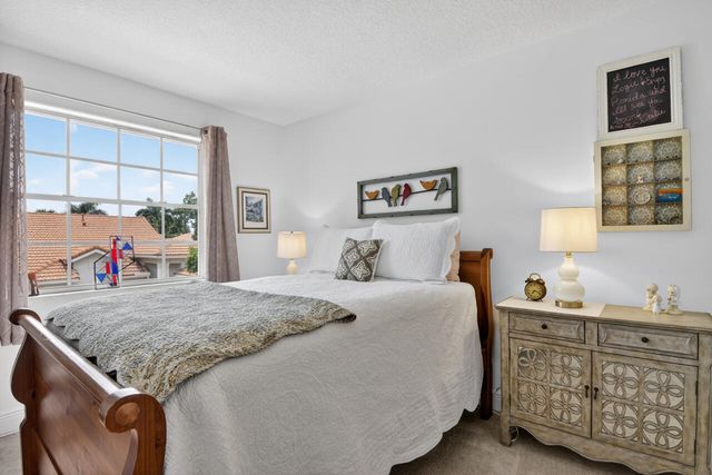32 Monterey Pointe Drive, Palm Beach Gardens, FL 33418