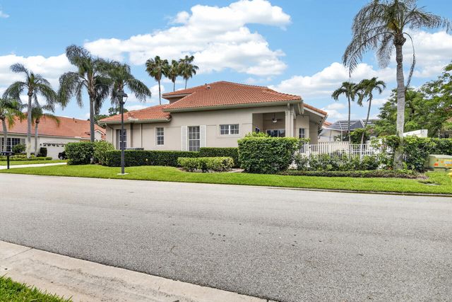 32 Monterey Pointe Drive, Palm Beach Gardens, FL 33418