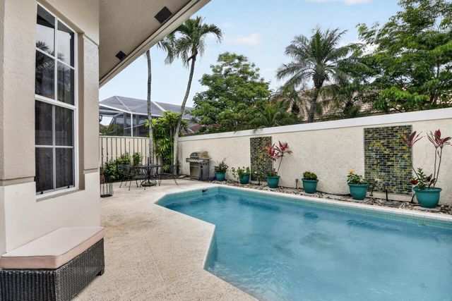 32 Monterey Pointe Drive, Palm Beach Gardens, FL 33418