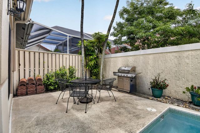 32 Monterey Pointe Drive, Palm Beach Gardens, FL 33418