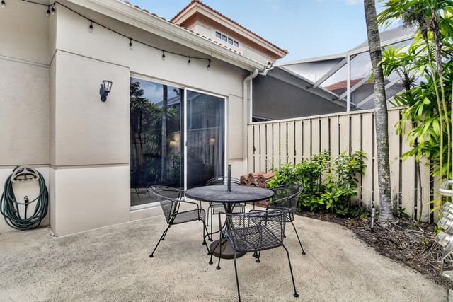 32 Monterey Pointe Drive, Palm Beach Gardens, FL 33418