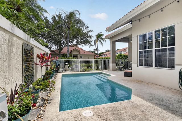32 Monterey Pointe Drive, Palm Beach Gardens, FL 33418