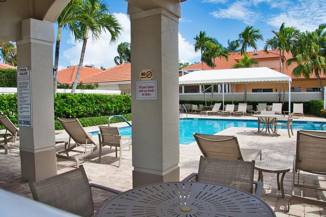 32 Monterey Pointe Drive, Palm Beach Gardens, FL 33418