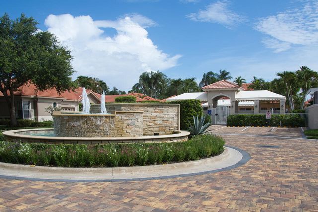 32 Monterey Pointe Drive, Palm Beach Gardens, FL 33418