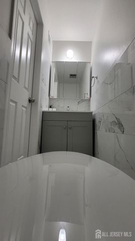 6101 N Oaks Boulevard N, North Brunswick, NJ 08902