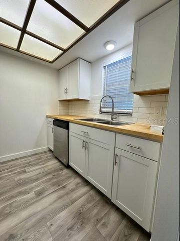 9700 STARKEY ROAD 322, Seminole, FL 33777
