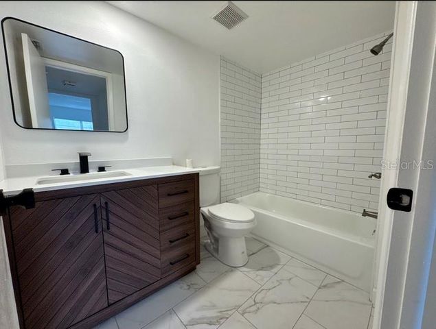 9700 STARKEY ROAD 322, Seminole, FL 33777