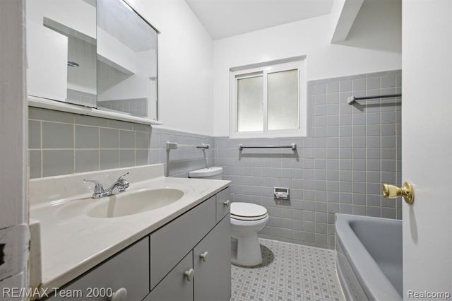 8512 Norborne Avenue, Dearborn Heights, MI 48127