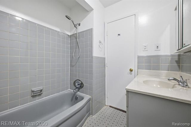 8512 Norborne Avenue, Dearborn Heights, MI 48127