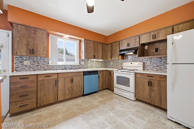 8512 Norborne Avenue, Dearborn Heights, MI 48127