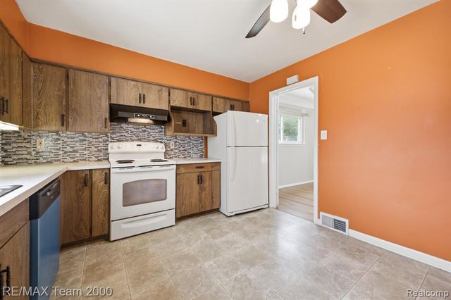 8512 Norborne Avenue, Dearborn Heights, MI 48127