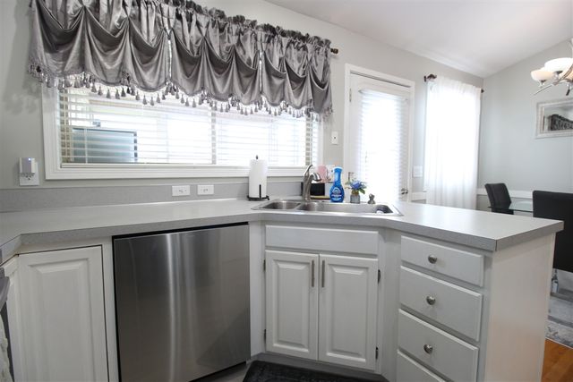 4570 Country Hill Drive, Kentwood, MI 49512