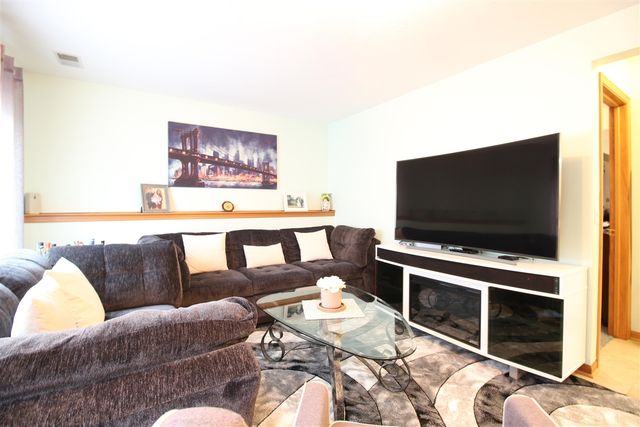 4570 Country Hill Drive, Kentwood, MI 49512
