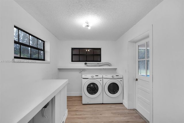 14230 SW 14th St, Davie, FL 33325