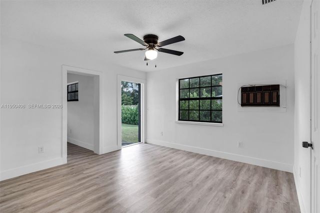 14230 SW 14th St, Davie, FL 33325