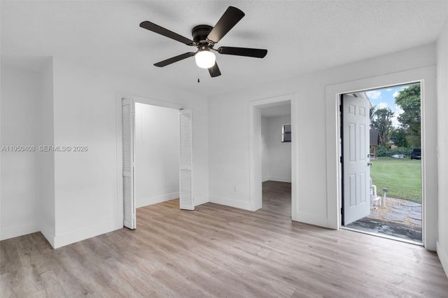 14230 SW 14th St, Davie, FL 33325