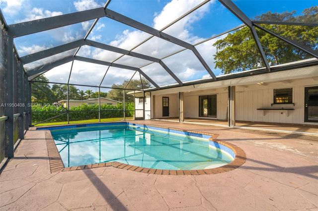 14230 SW 14th St, Davie, FL 33325