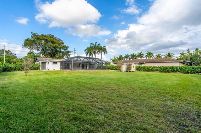 14230 SW 14th St, Davie, FL 33325