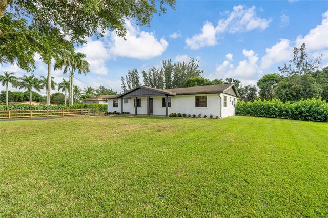 14230 SW 14th St, Davie, FL 33325
