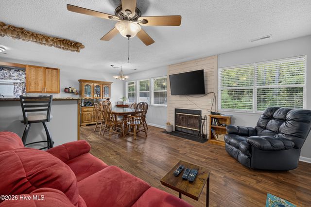 128 Red Bird Lane, Hampstead, NC 28443