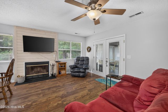 128 Red Bird Lane, Hampstead, NC 28443