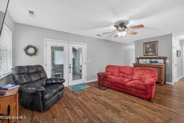 128 Red Bird Lane, Hampstead, NC 28443