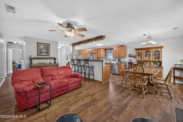 128 Red Bird Lane, Hampstead, NC 28443