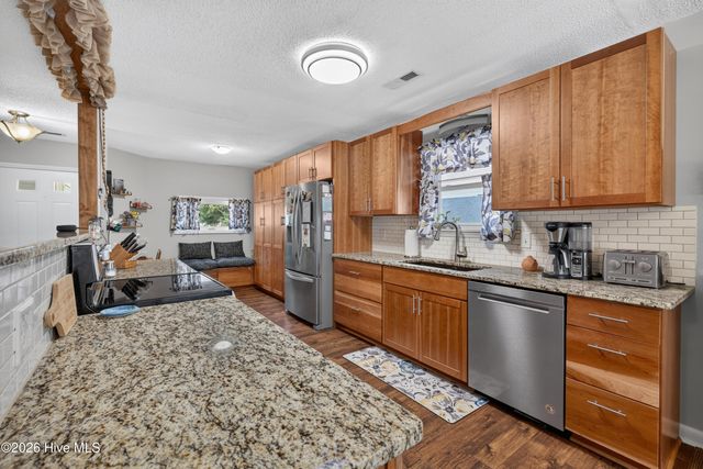 128 Red Bird Lane, Hampstead, NC 28443