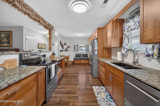 128 Red Bird Lane, Hampstead, NC 28443